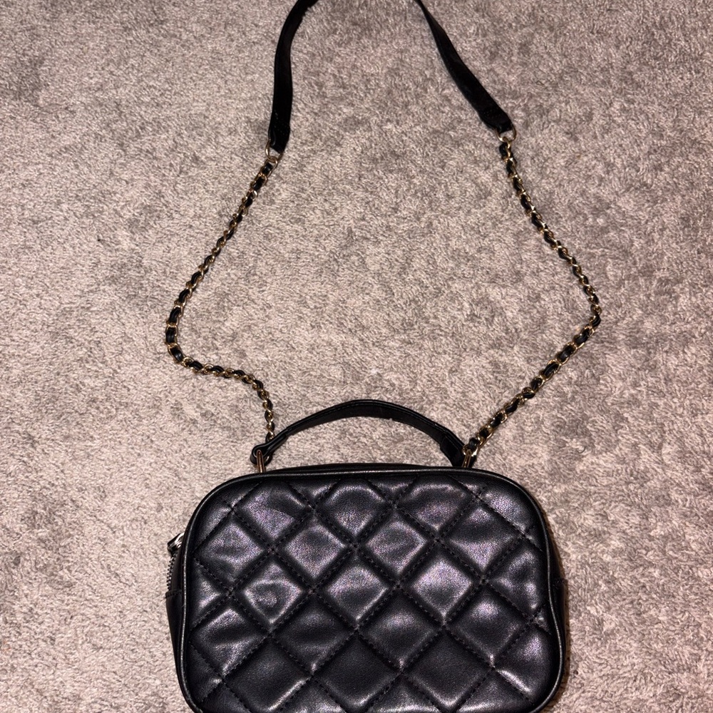 Elegant Black Quilted Shoulder Bag